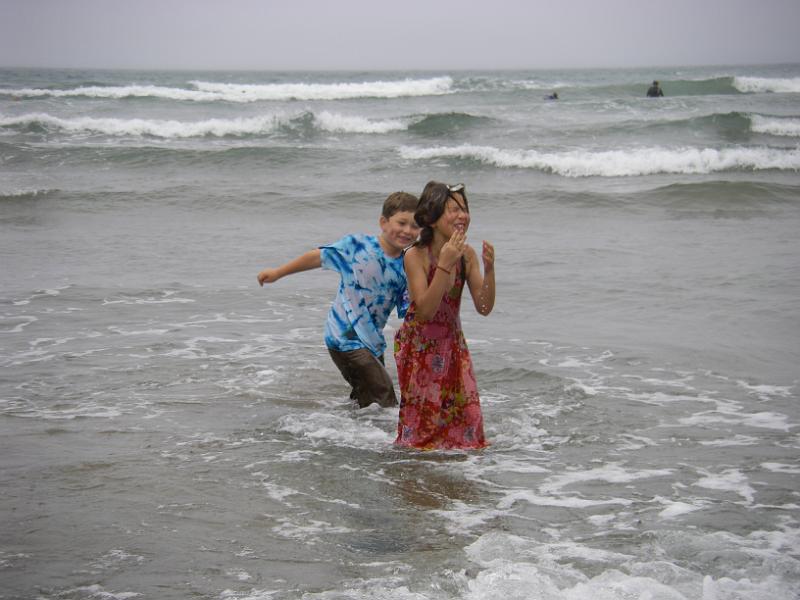 IMGP0860.JPG - Eli & Vita at the beach in Little Haven