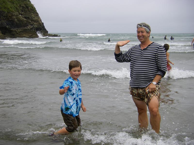 IMGP0871.JPG - Eli & Jeffrey at the beach in Little Haven